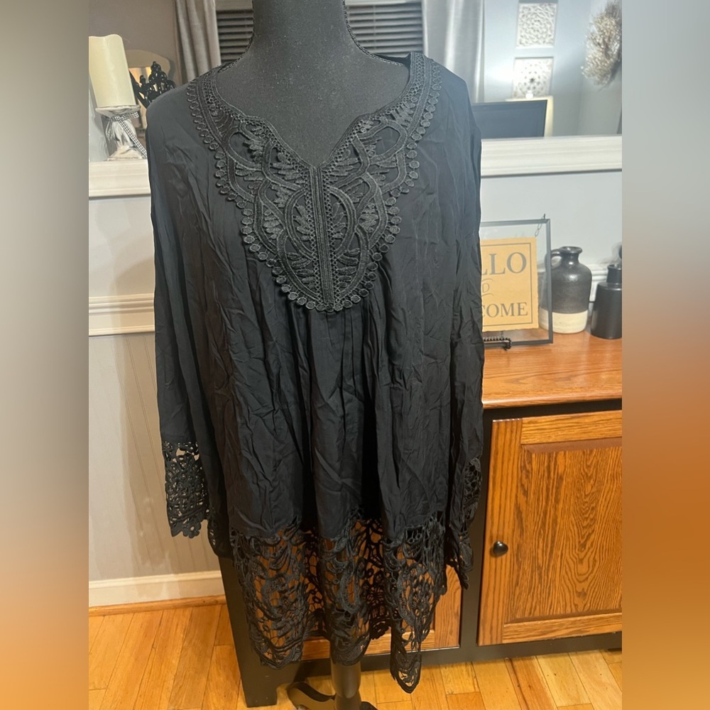 Soteer Women’s Lace Tunic Top NWT